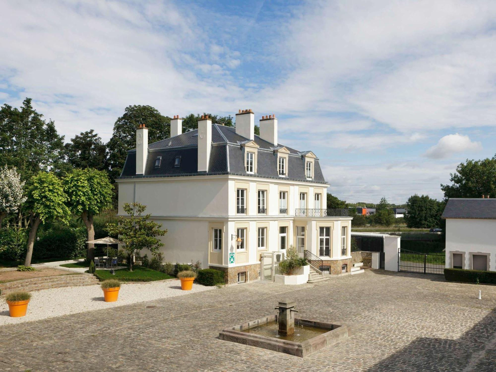 Novotel Saclay Bagian luar foto