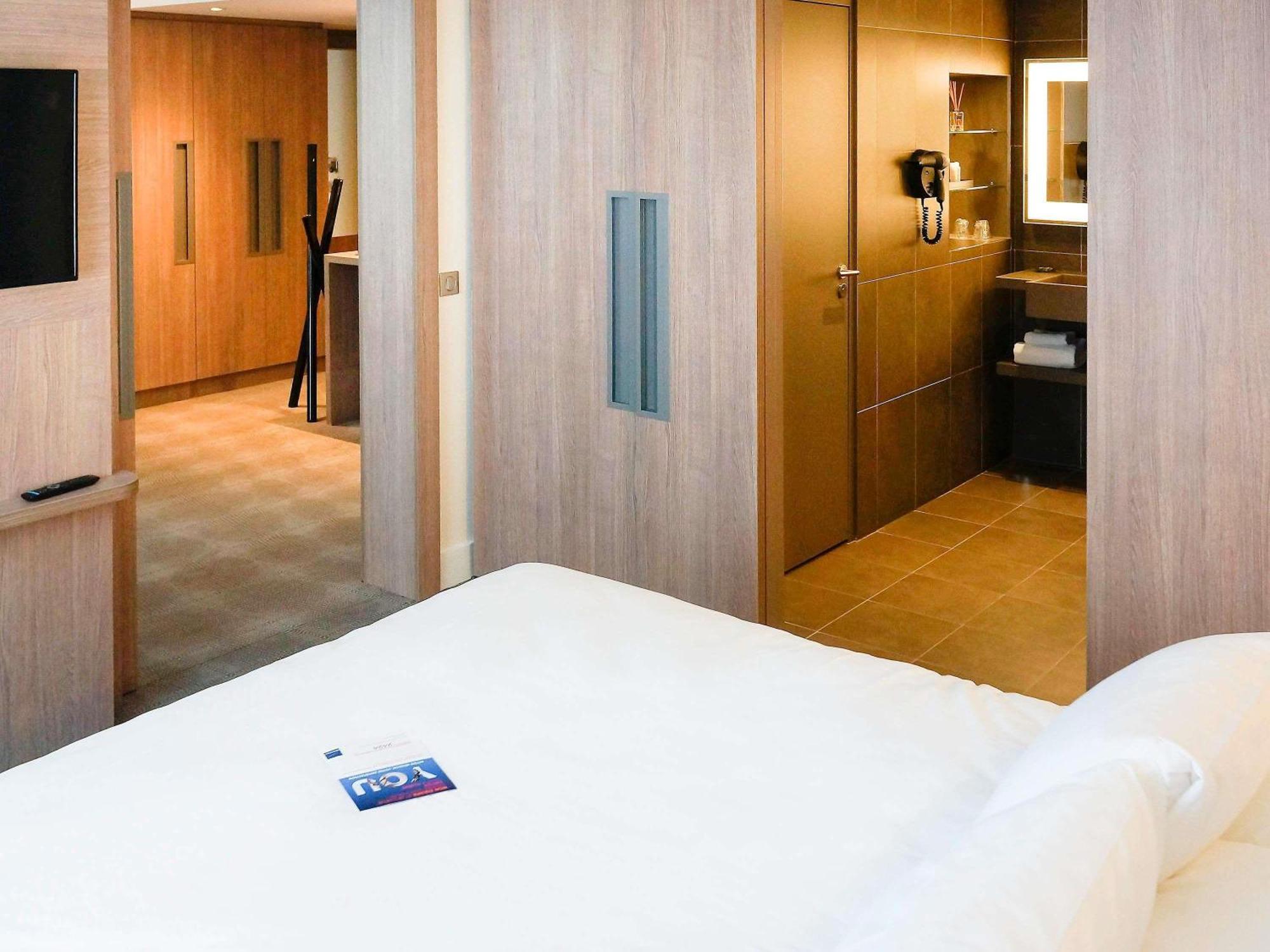 Novotel Saclay Bagian luar foto