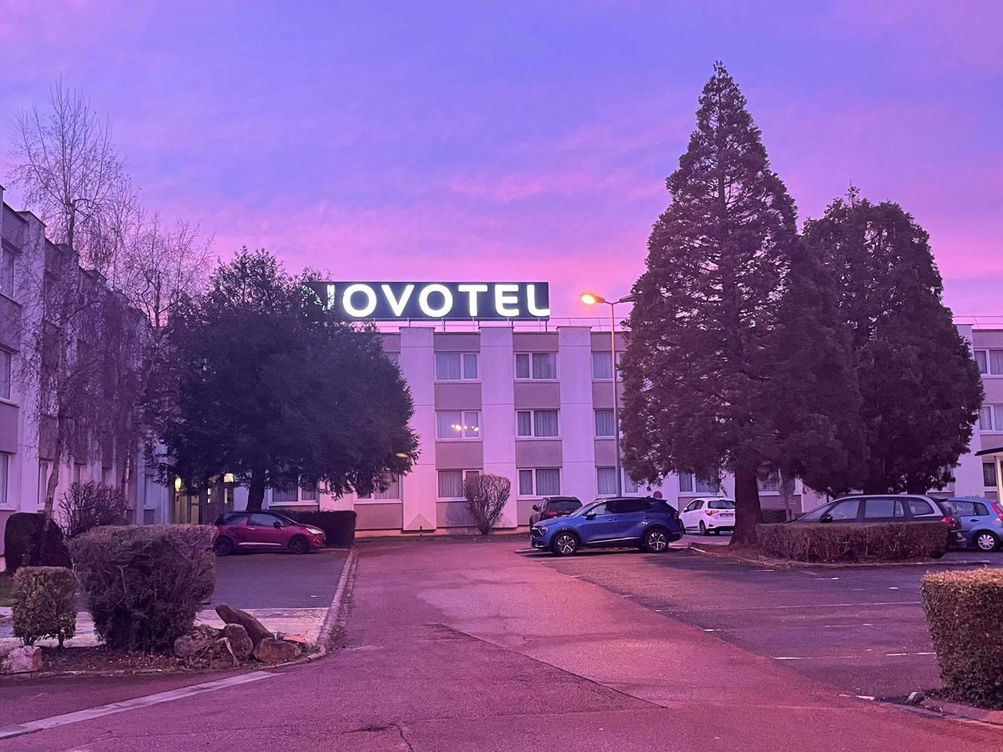 Novotel Saclay Bagian luar foto