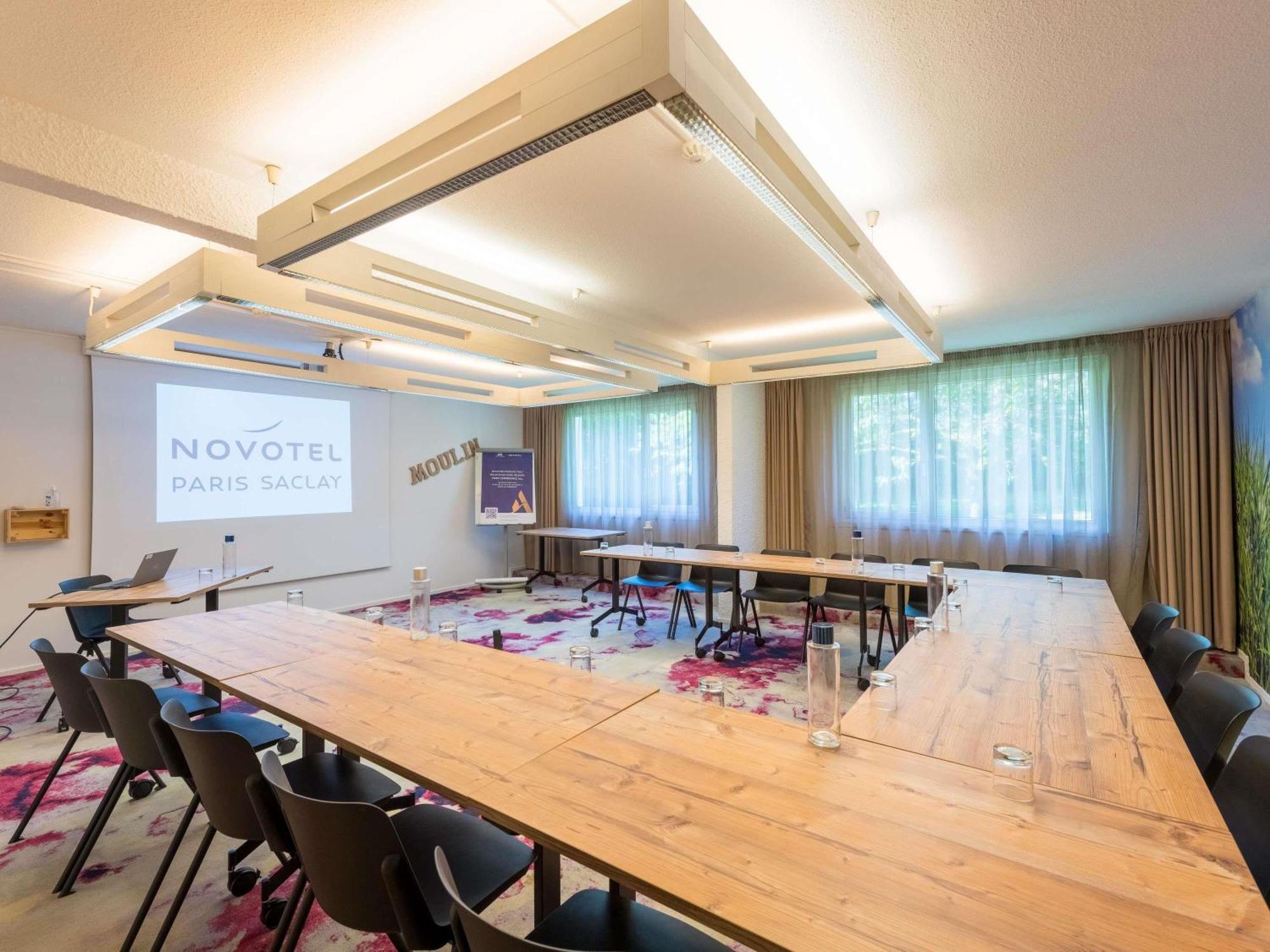 Novotel Saclay Bagian luar foto