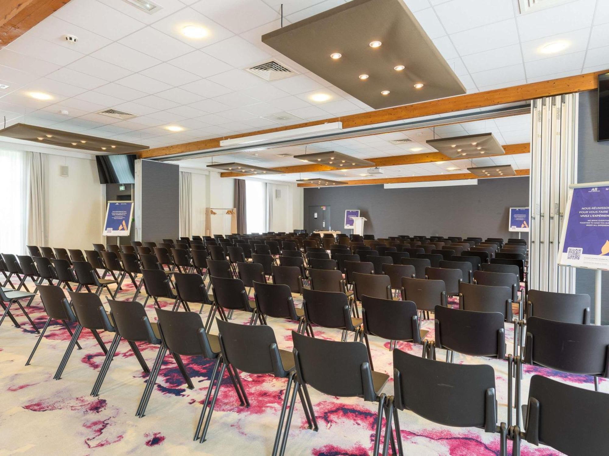 Novotel Saclay Bagian luar foto
