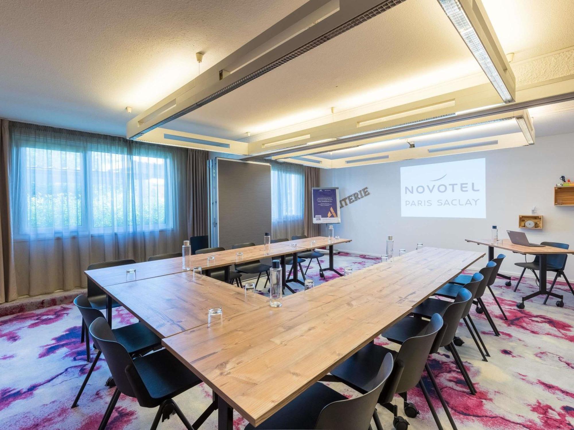Novotel Saclay Bagian luar foto