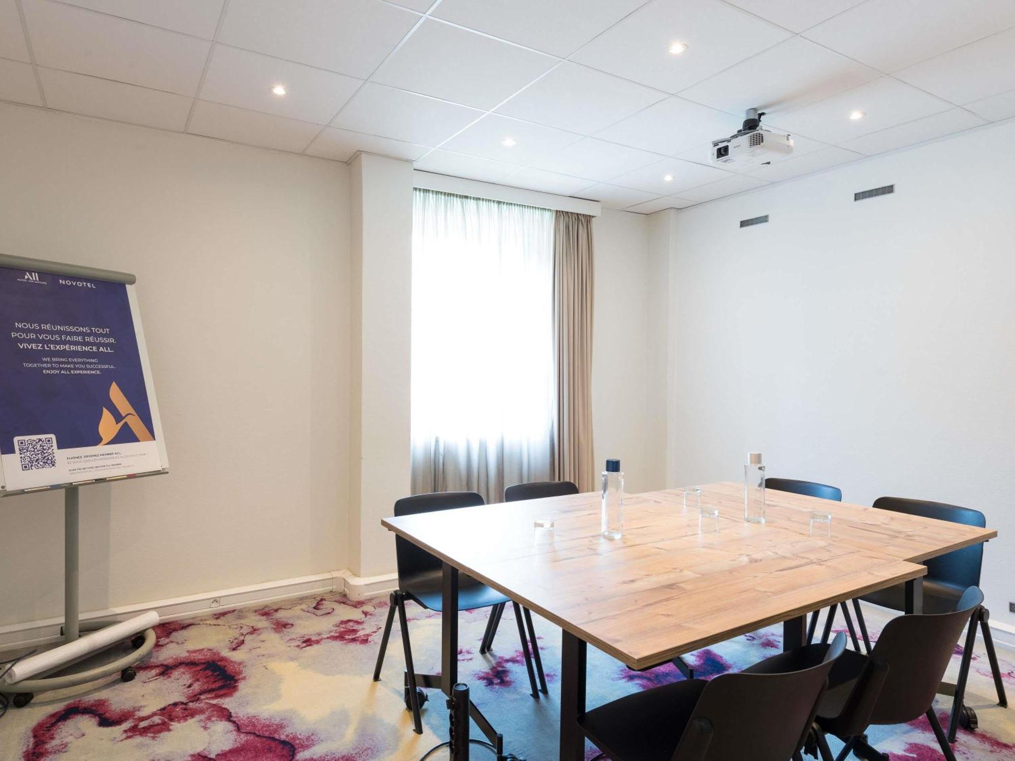 Novotel Saclay Bagian luar foto