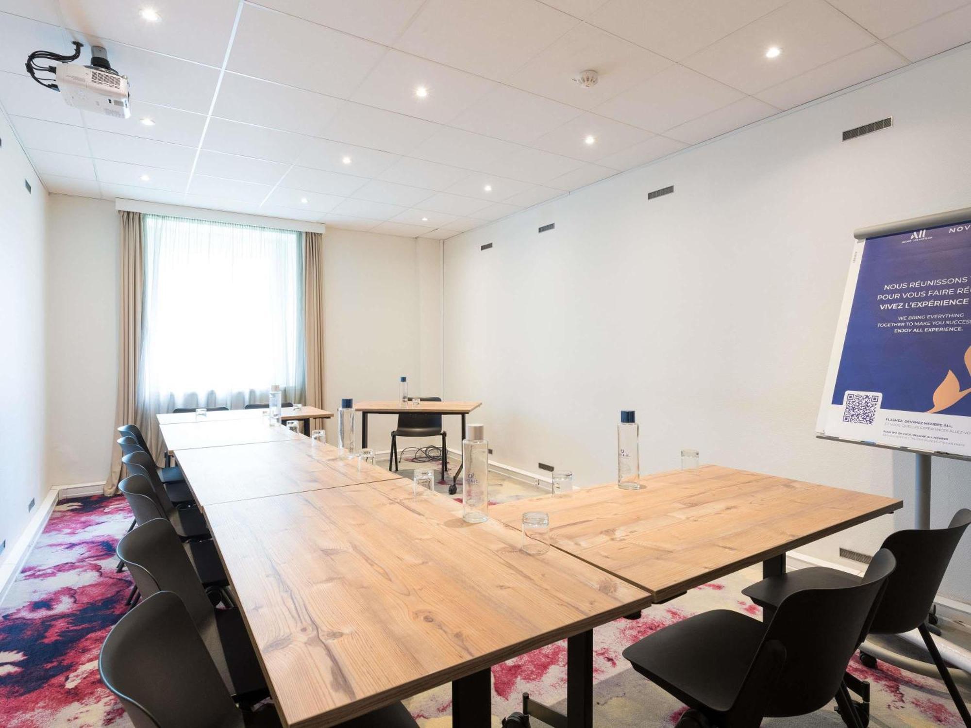 Novotel Saclay Bagian luar foto
