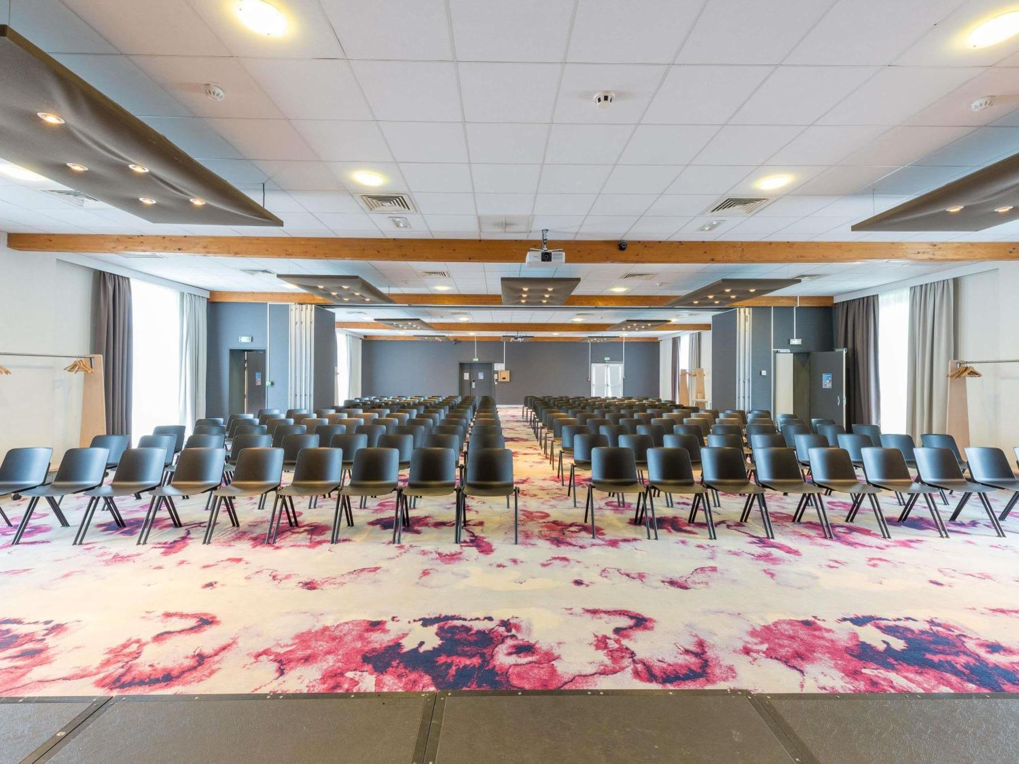 Novotel Saclay Bagian luar foto