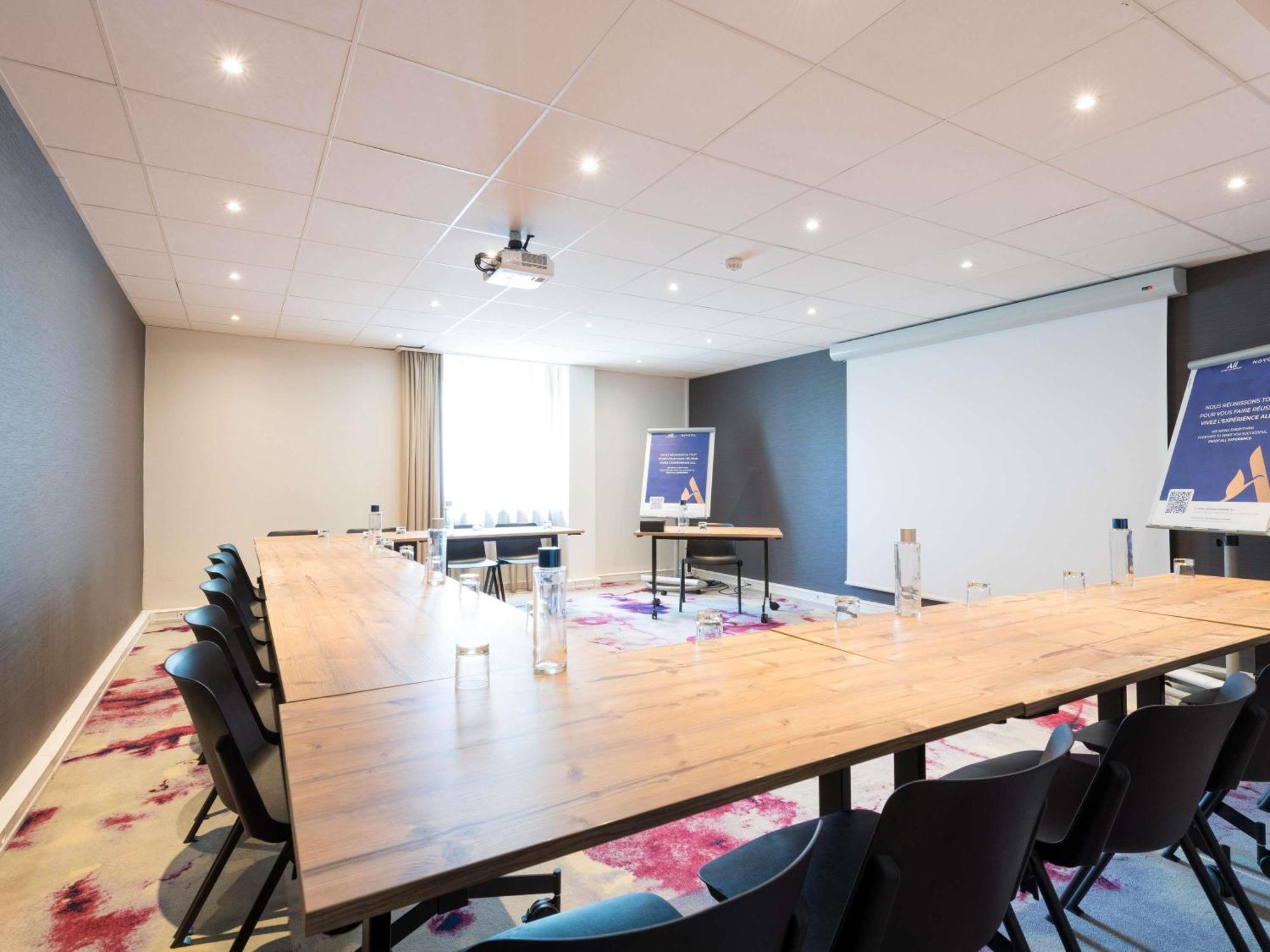 Novotel Saclay Bagian luar foto