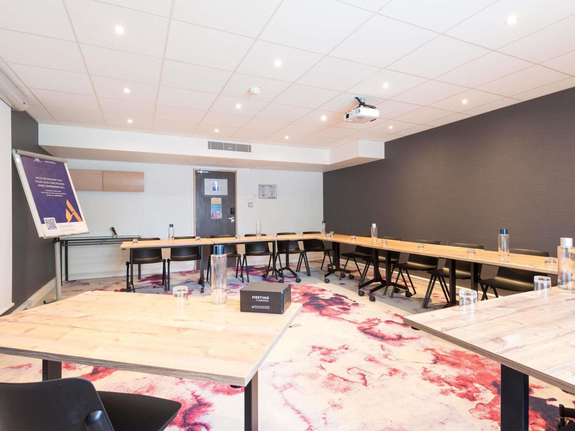 Novotel Saclay Bagian luar foto