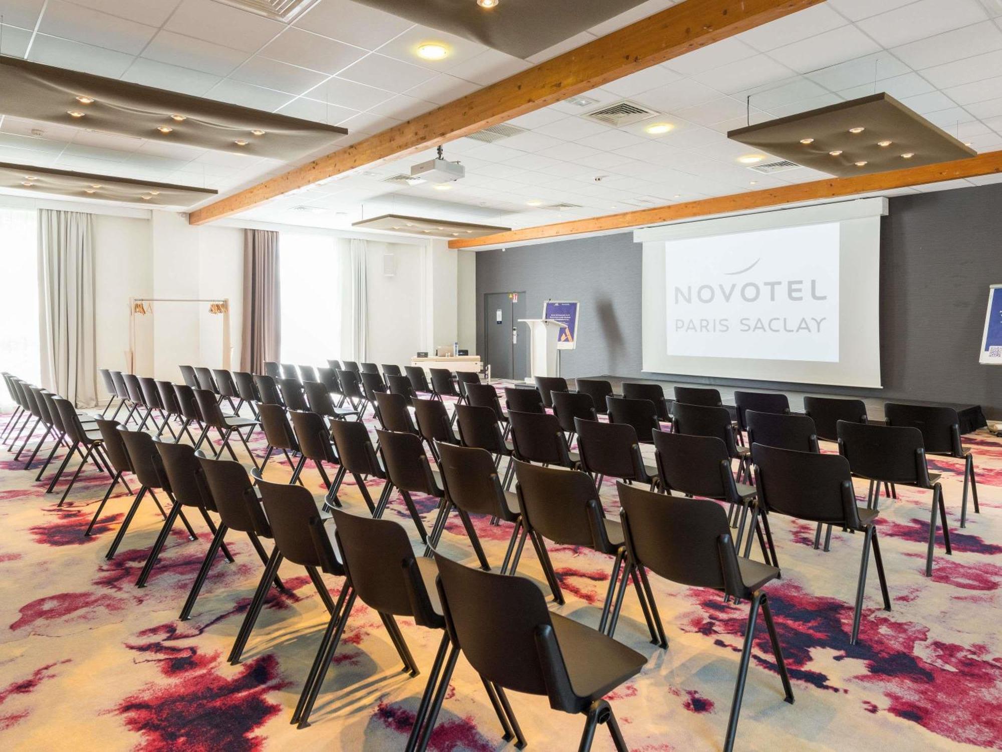 Novotel Saclay Bagian luar foto