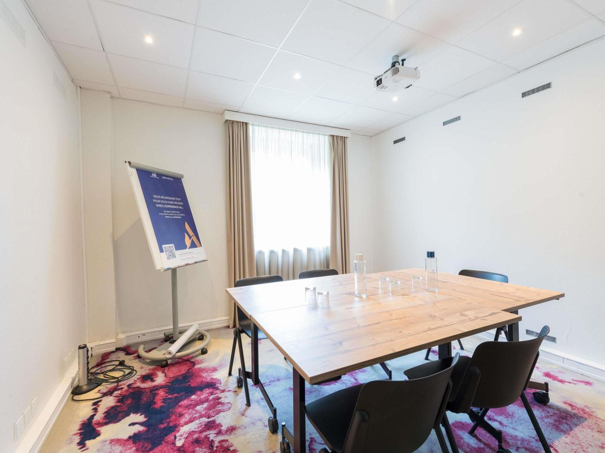 Novotel Saclay Bagian luar foto