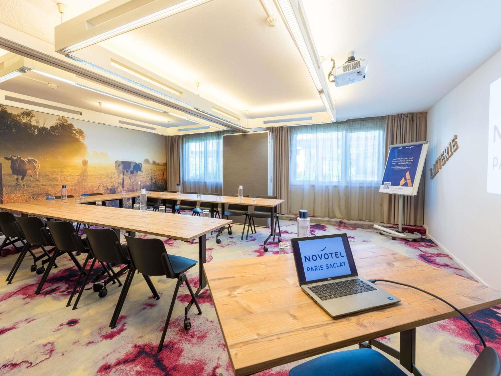 Novotel Saclay Bagian luar foto