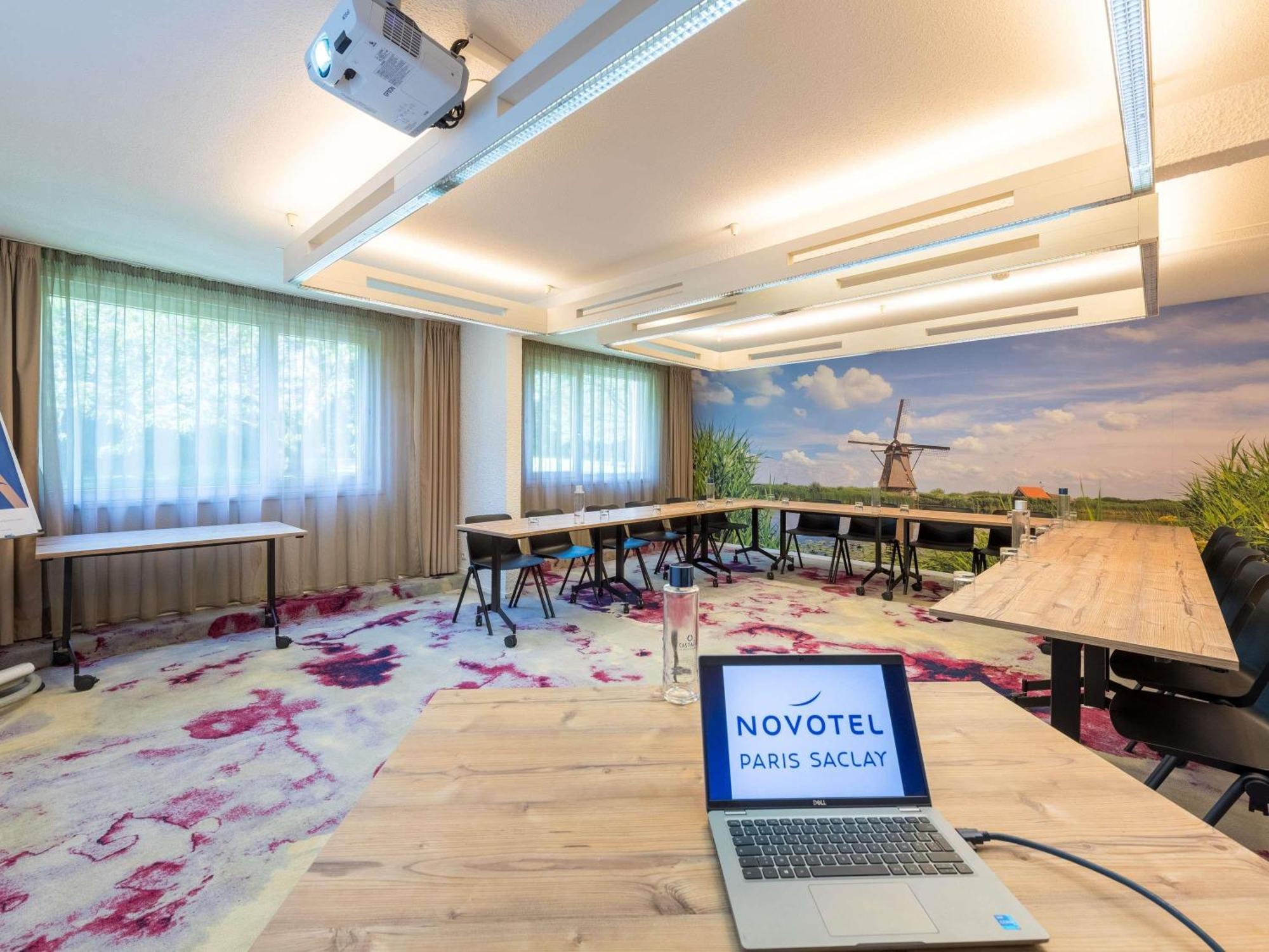 Novotel Saclay Bagian luar foto