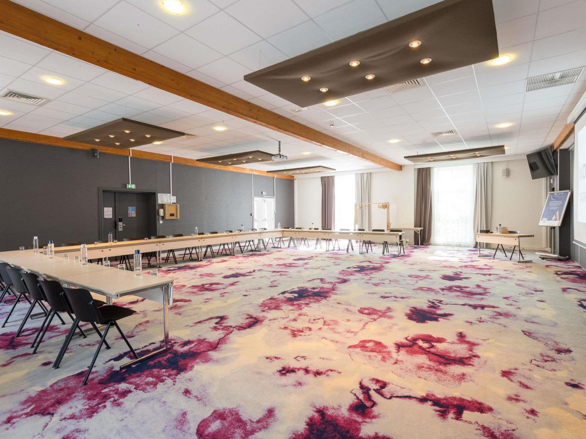 Novotel Saclay Bagian luar foto
