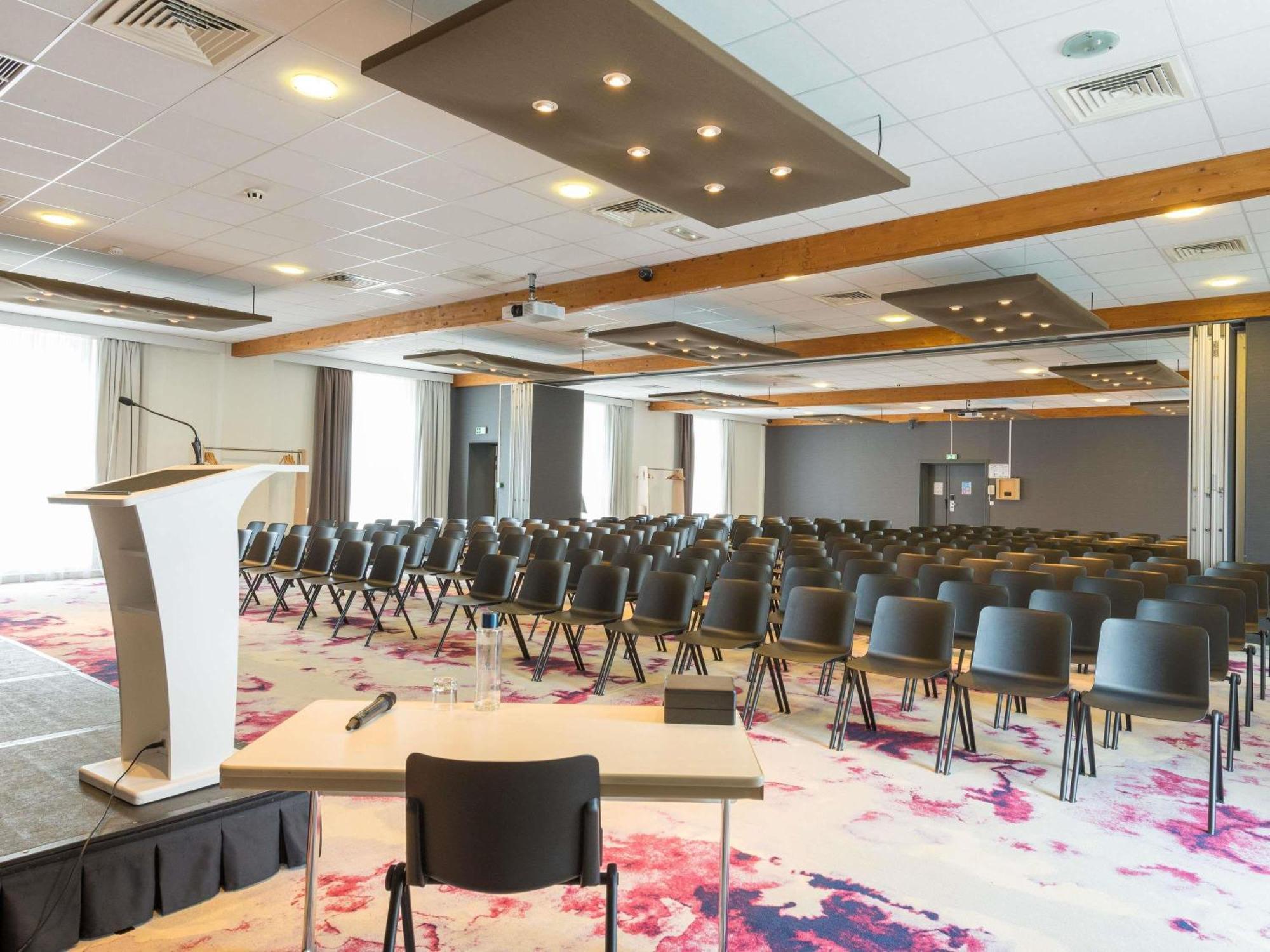 Novotel Saclay Bagian luar foto