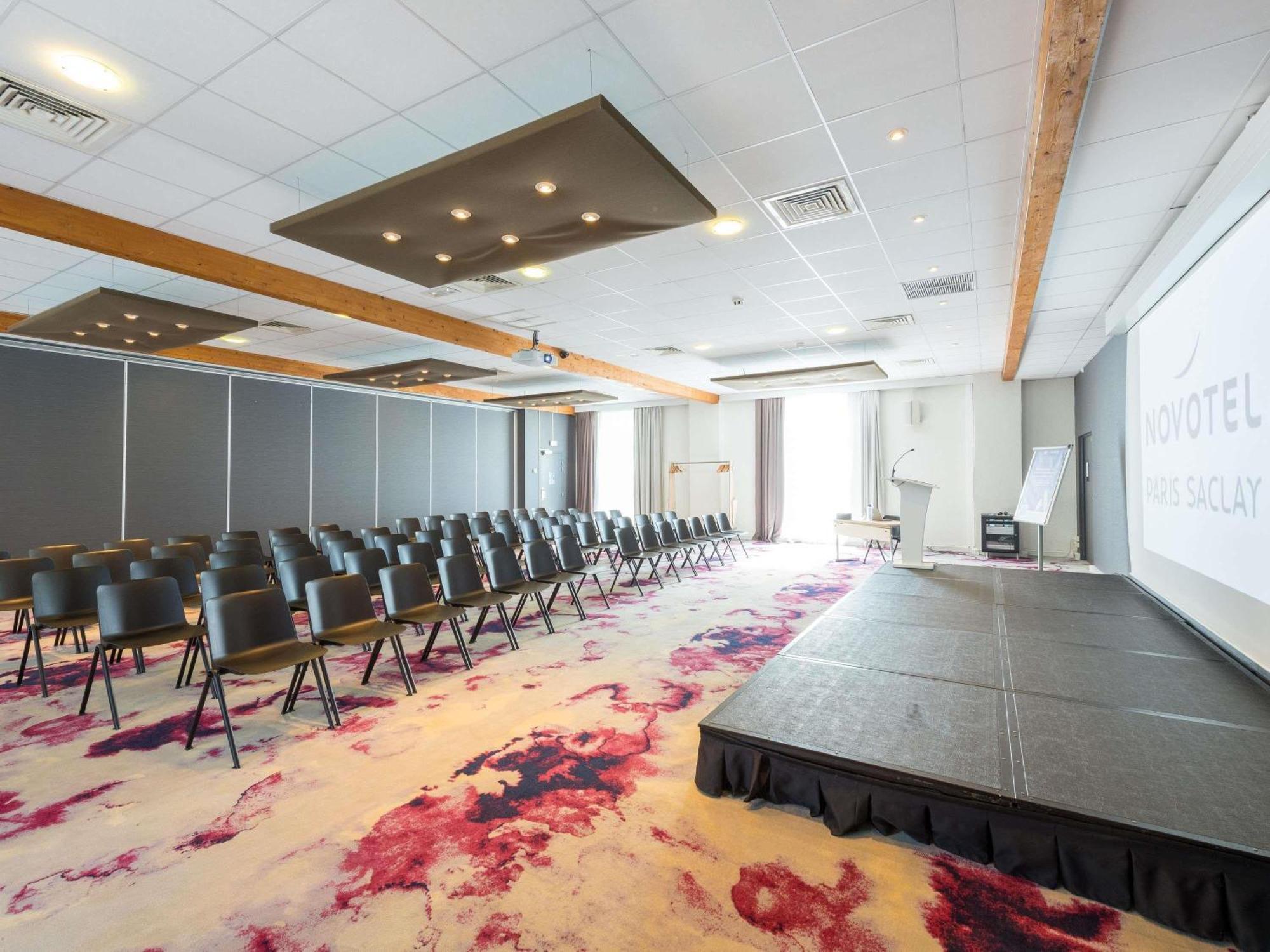 Novotel Saclay Bagian luar foto