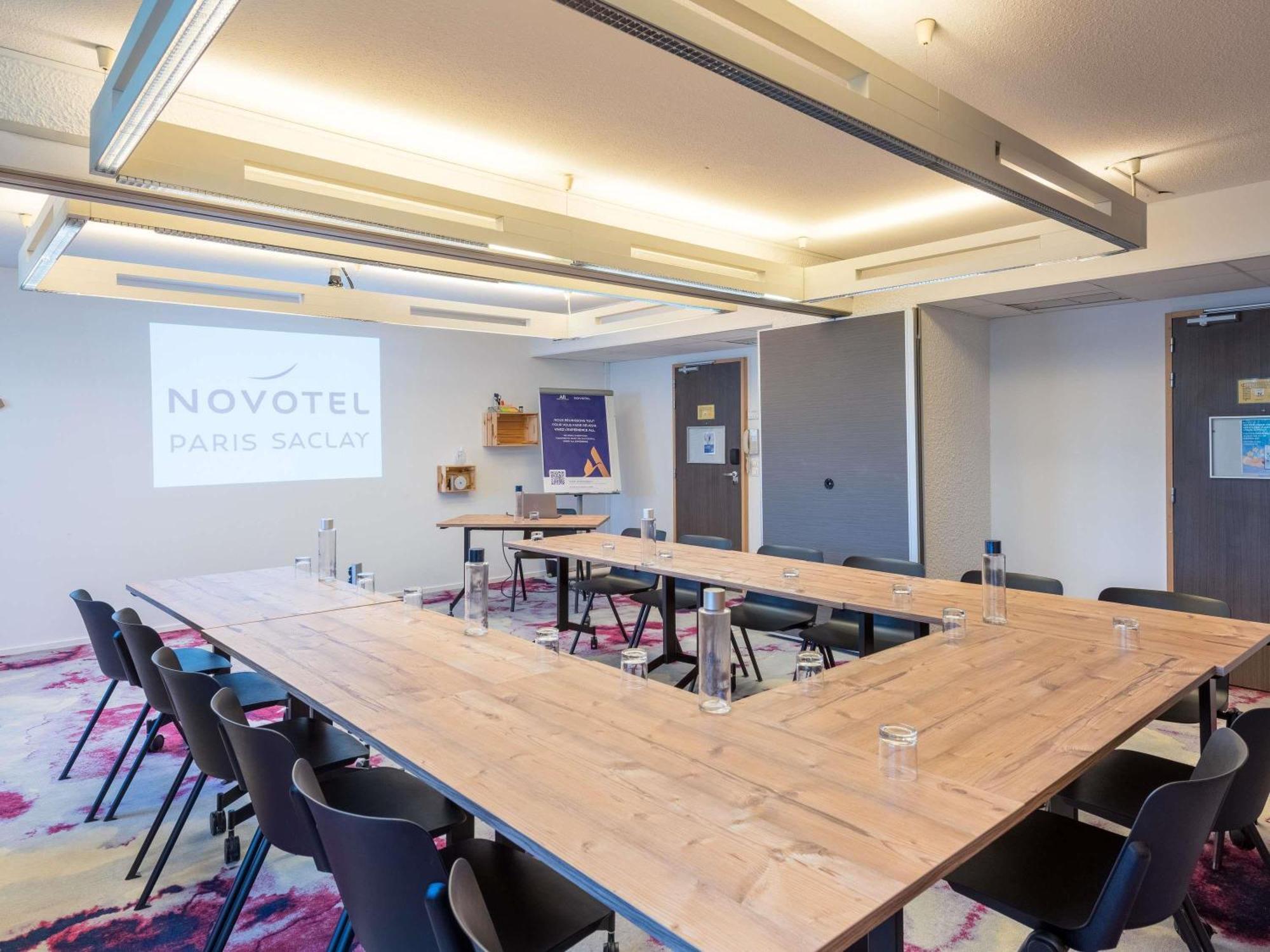 Novotel Saclay Bagian luar foto
