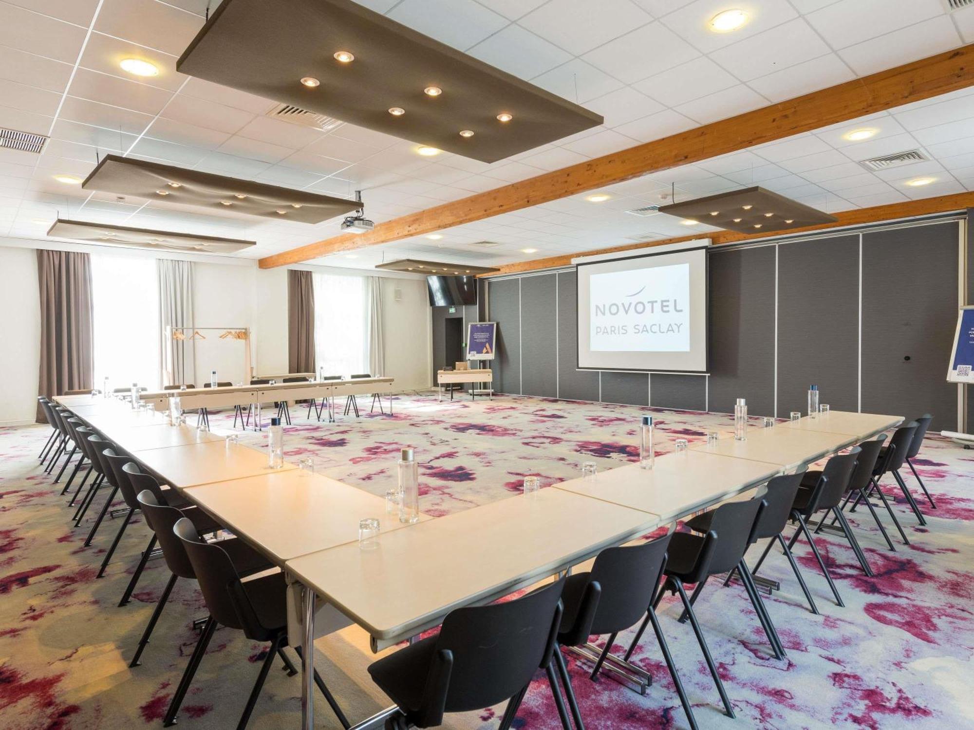 Novotel Saclay Bagian luar foto