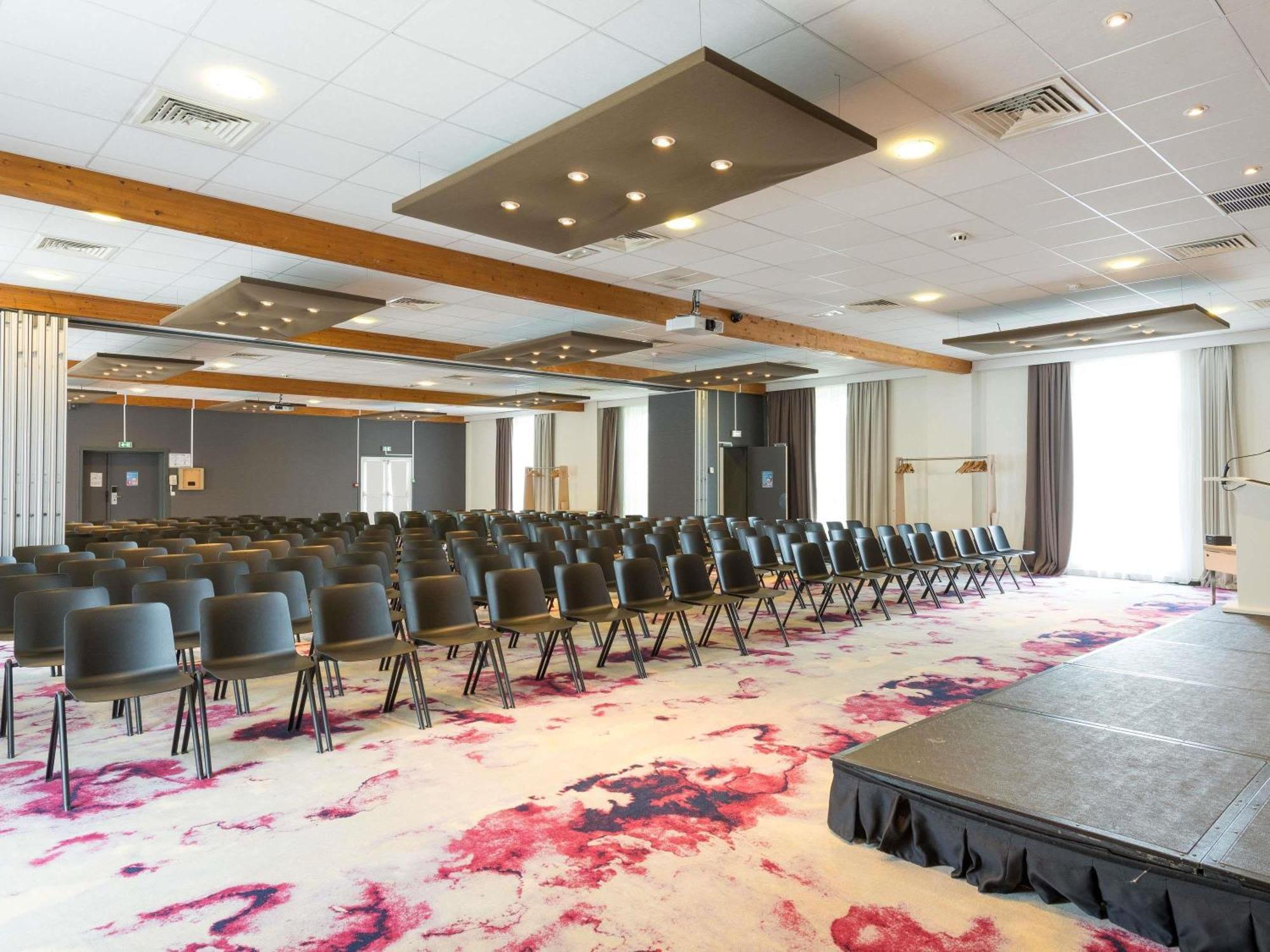 Novotel Saclay Bagian luar foto