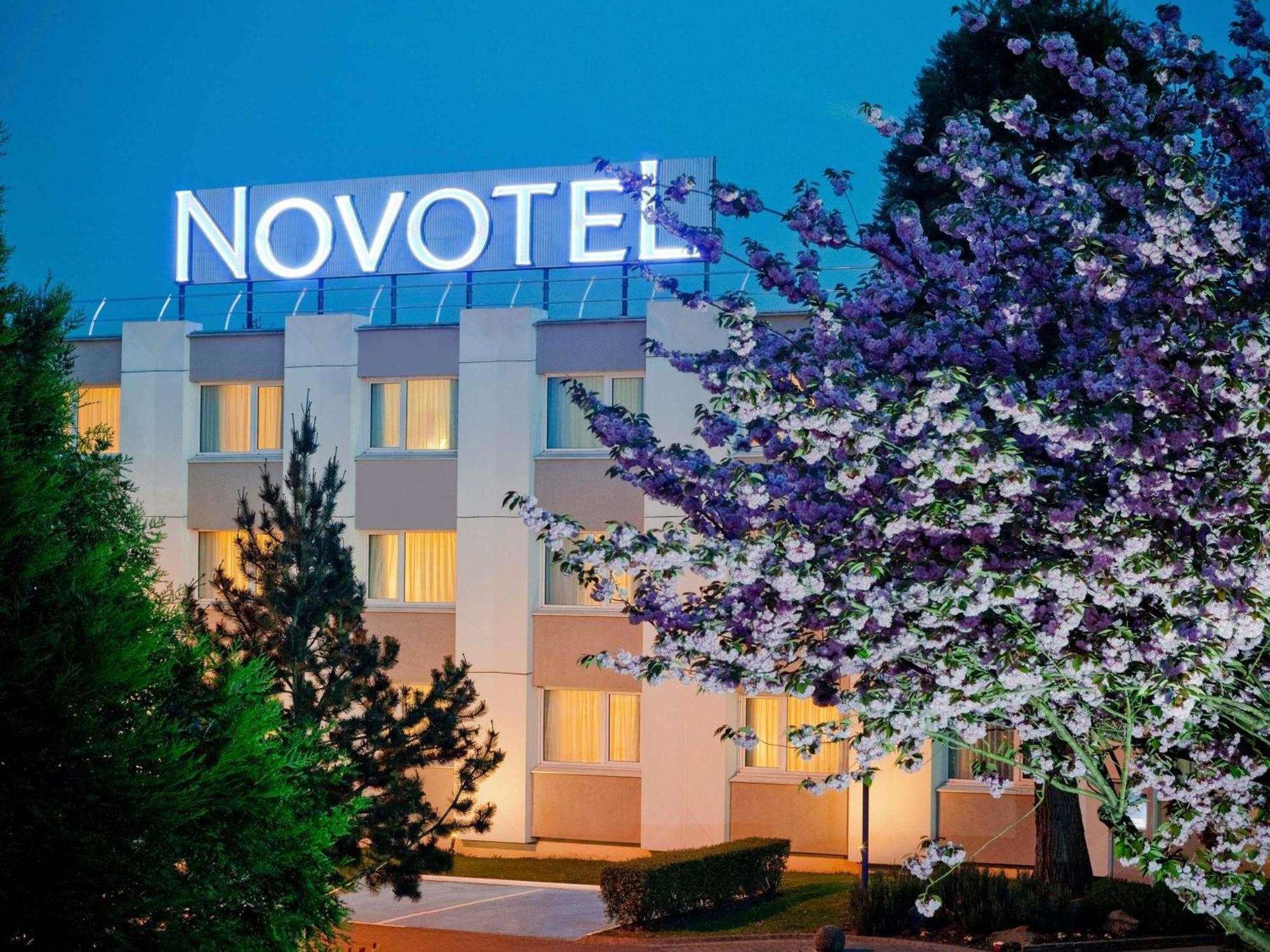 Novotel Saclay Bagian luar foto