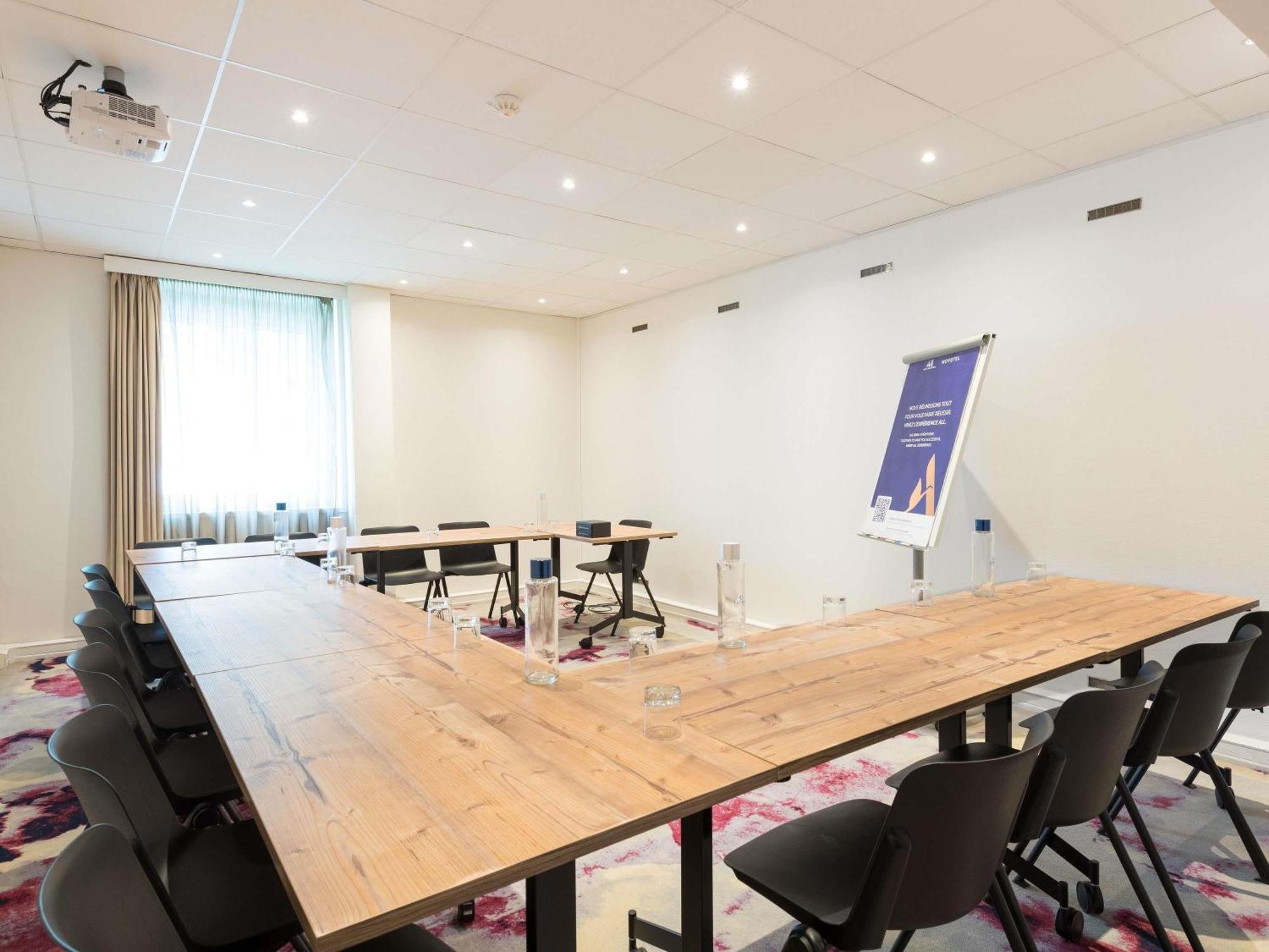 Novotel Saclay Bagian luar foto