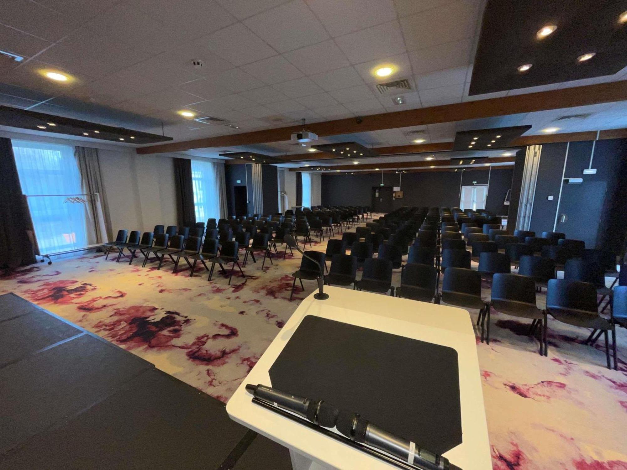 Novotel Saclay Bagian luar foto
