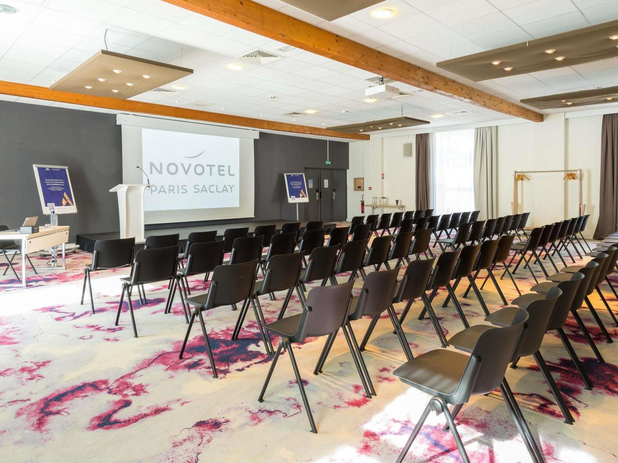Novotel Saclay Bagian luar foto