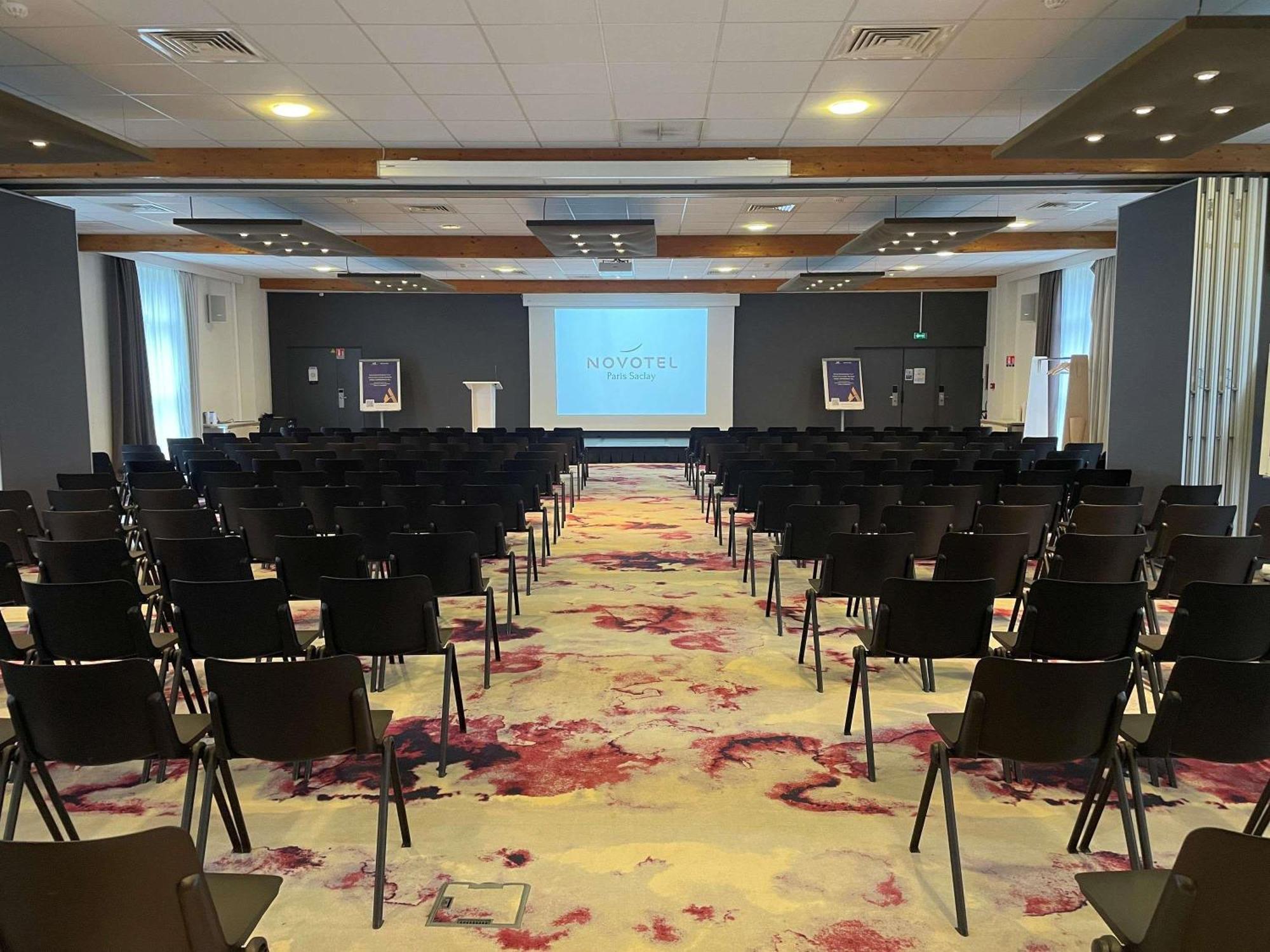 Novotel Saclay Bagian luar foto