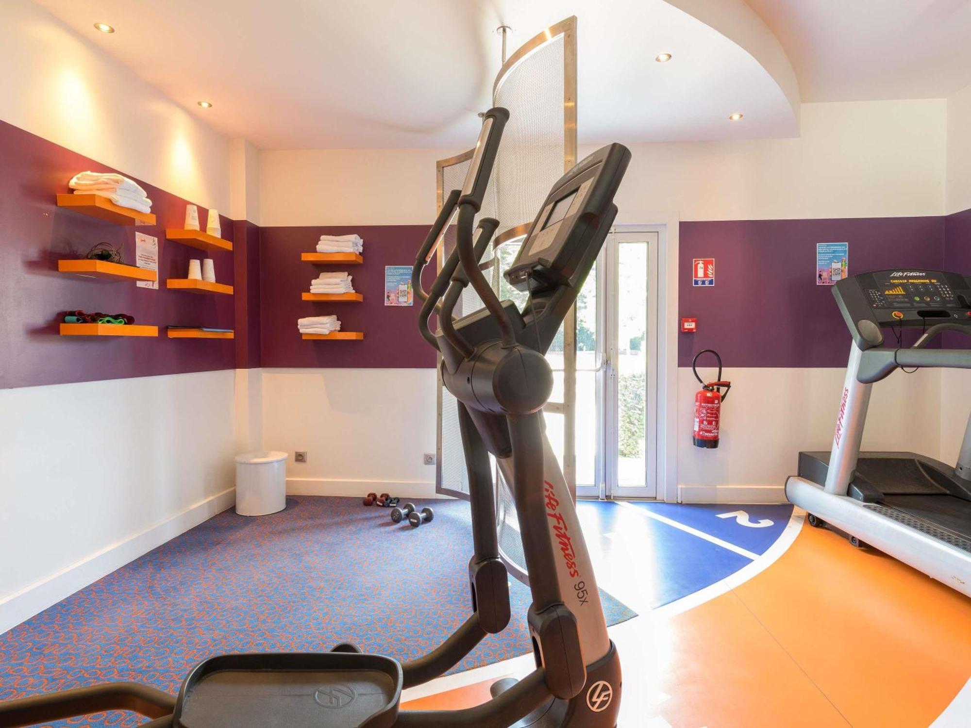 Novotel Saclay Bagian luar foto