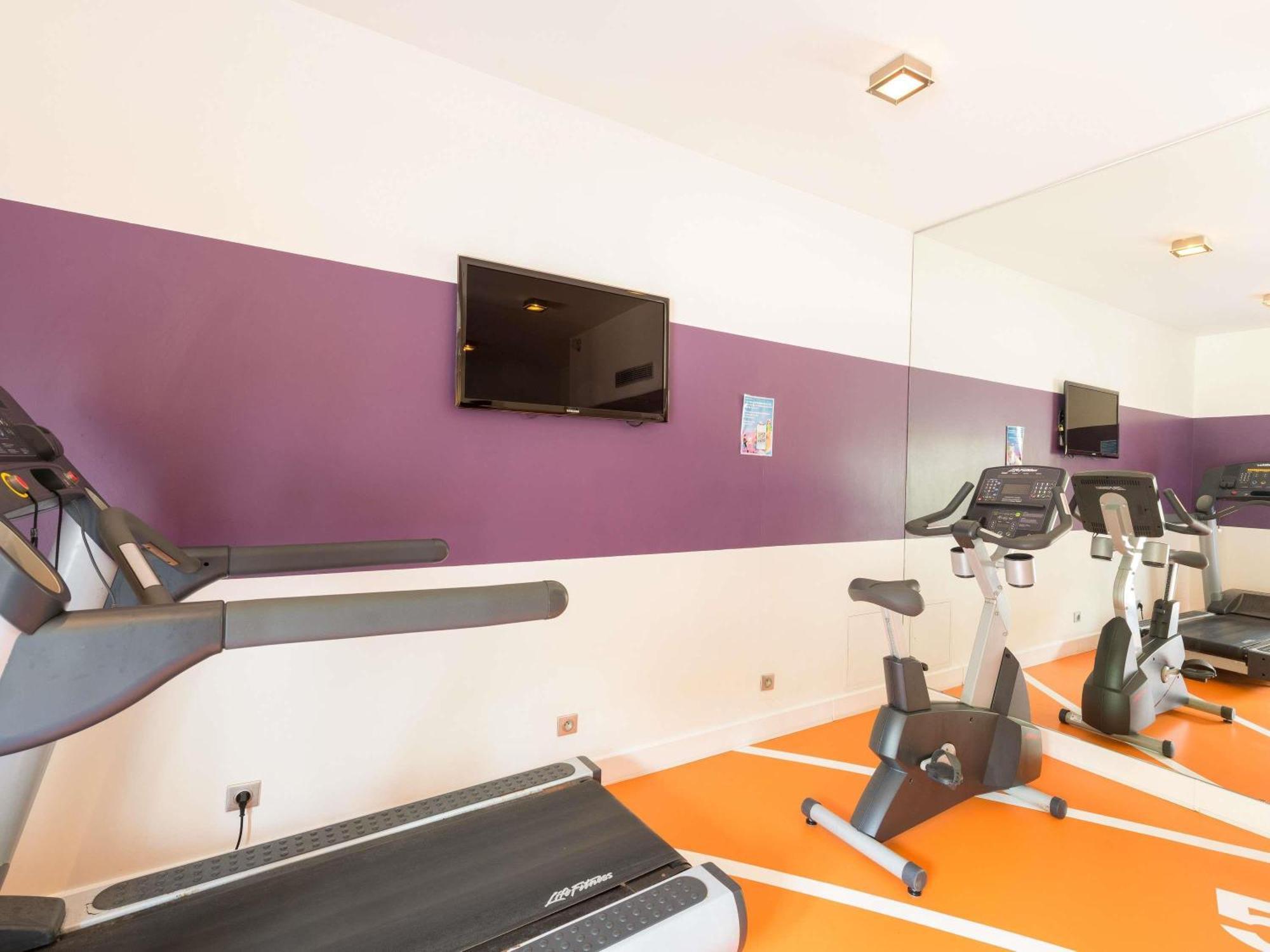 Novotel Saclay Bagian luar foto