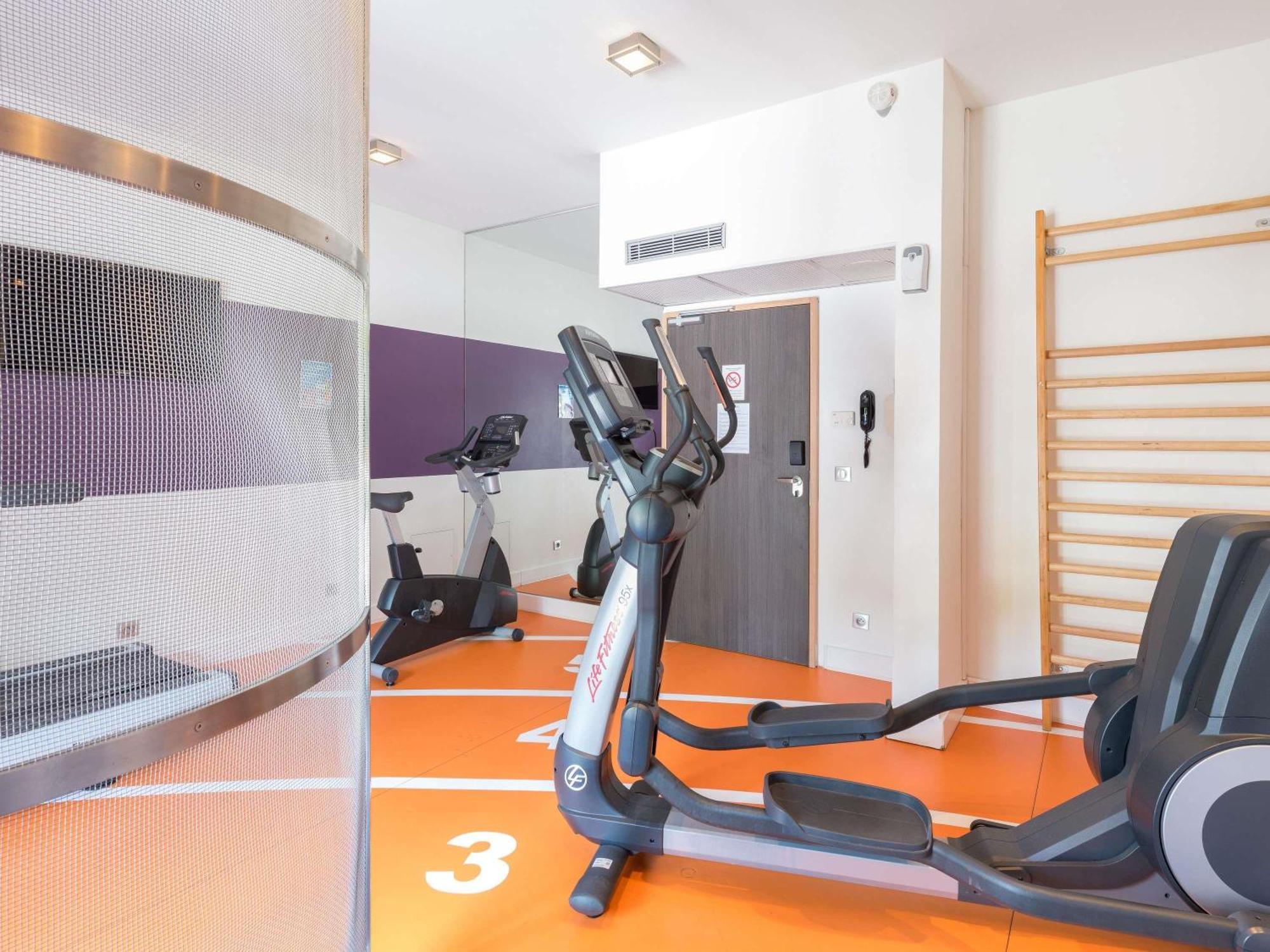 Novotel Saclay Bagian luar foto